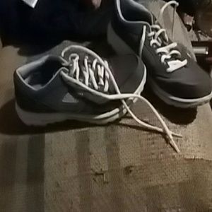 Sketchers tennis shoes